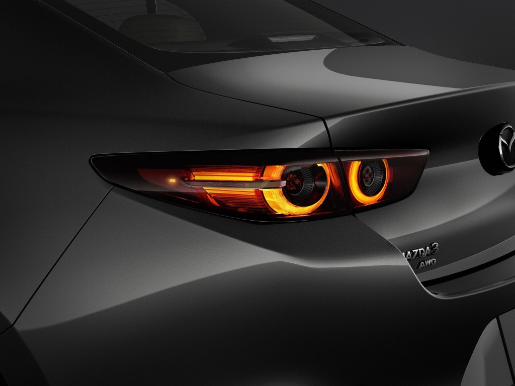 Mazda 3 / Axela Sedan photo 2