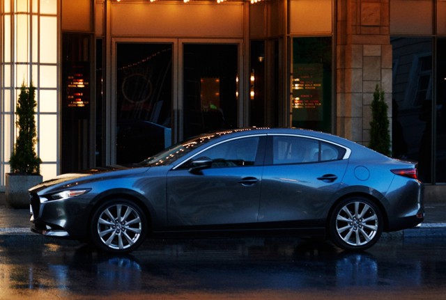 Mazda 3 / Axela Sedan photo 4