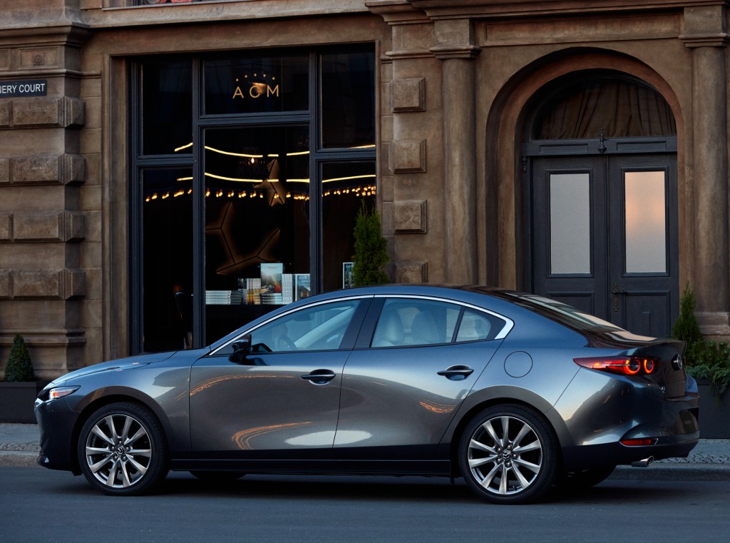 Mazda 3 / Axela Sedan photo 5