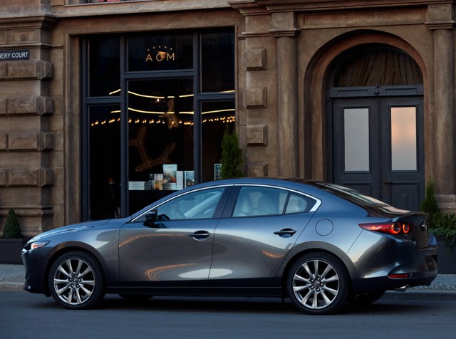 Mazda 3 / Axela Sedan photo 5