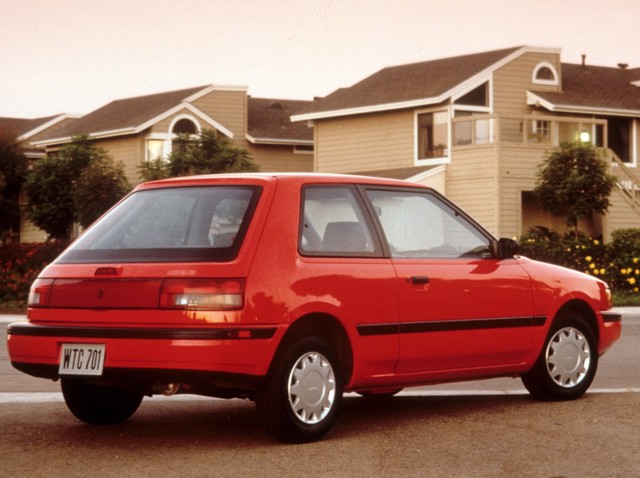 Mazda 323 Hatchback foto 9
