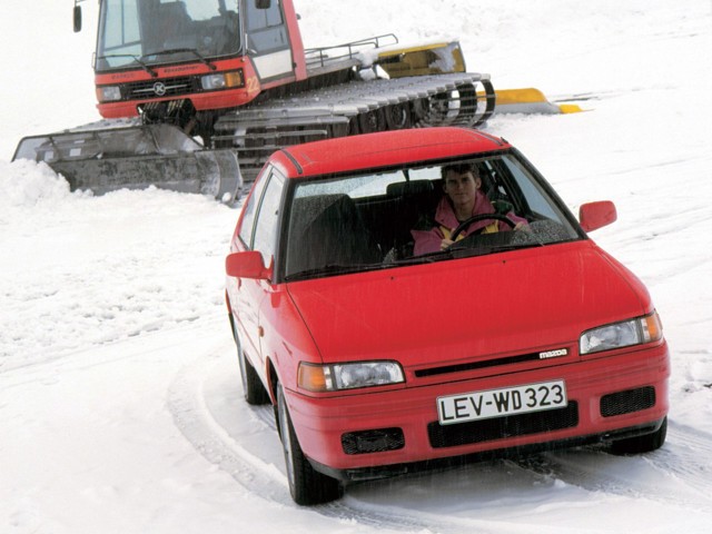 Mazda 323 Hatchback foto 3