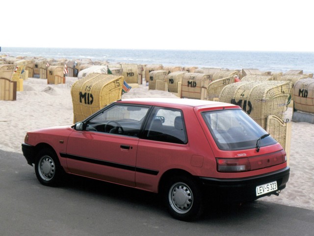 Mazda 323 Hatchback foto 4