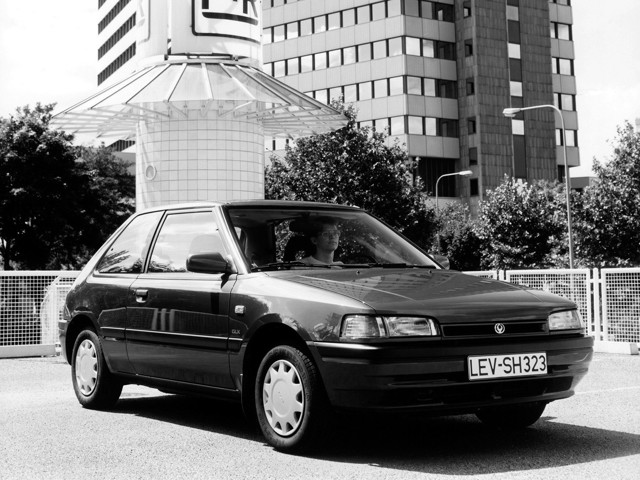 Mazda 323 Hatchback foto 5
