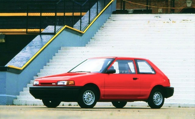 Mazda 323 Hatchback foto 7