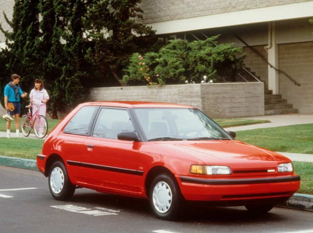 Mazda 323 Hatchback foto 8