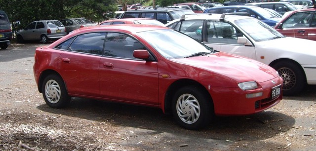 Mazda 323 Hatchback foto 3