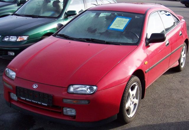 Mazda 323 Hatchback foto 4