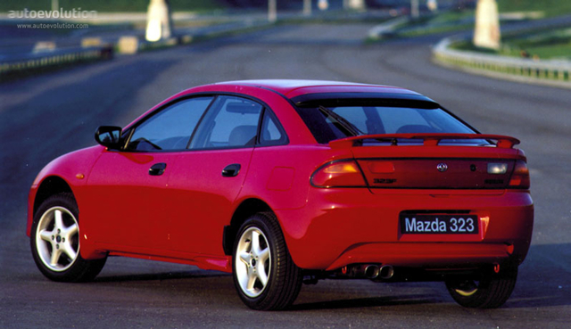 Mazda 323 Hatchback foto 1