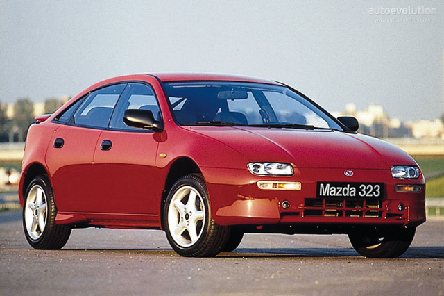 Mazda 323 Hatchback foto 2