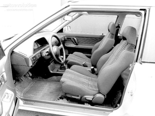 Mazda 323 Station Wagon foto 3