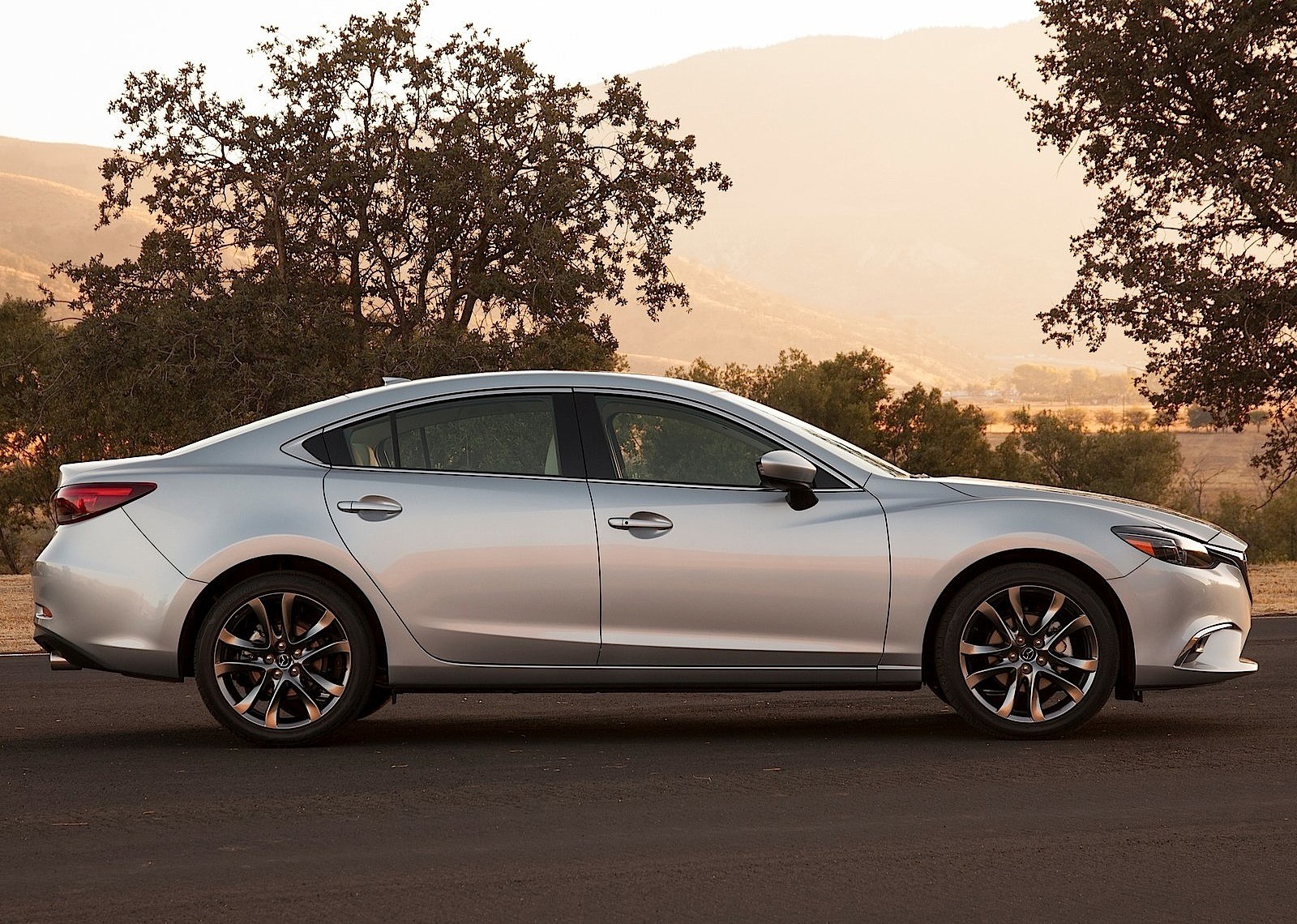 Mazda 6 / Atenza Sedan photo 4