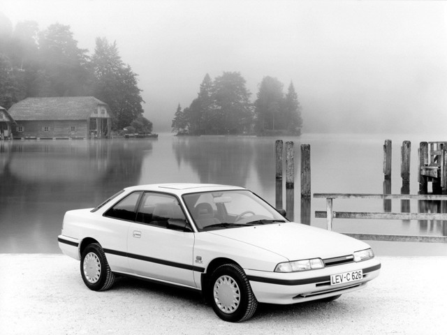 Mazda 626 Hatchback Foto 2
