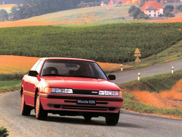 Mazda 626 Hatchback Foto 4