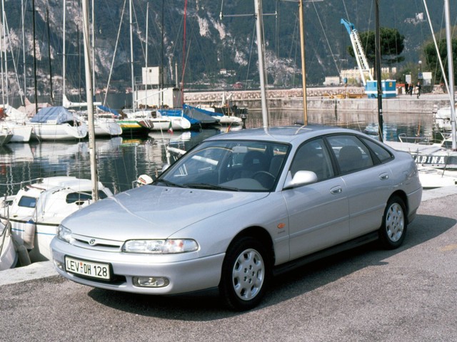 Mazda 626 Hatchback Foto 2