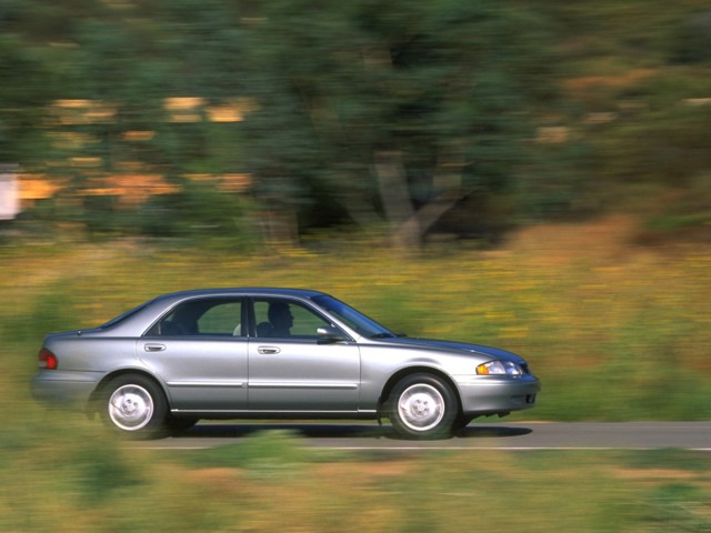 Mazda 626 Sedan Foto 8