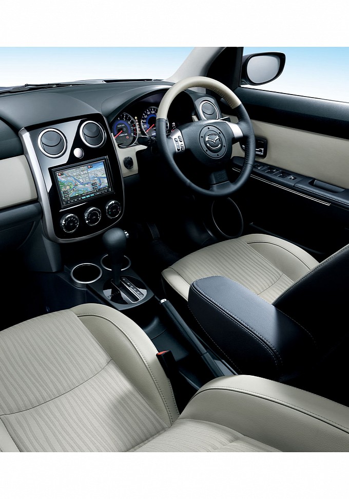 Mazda Verisa photo 9