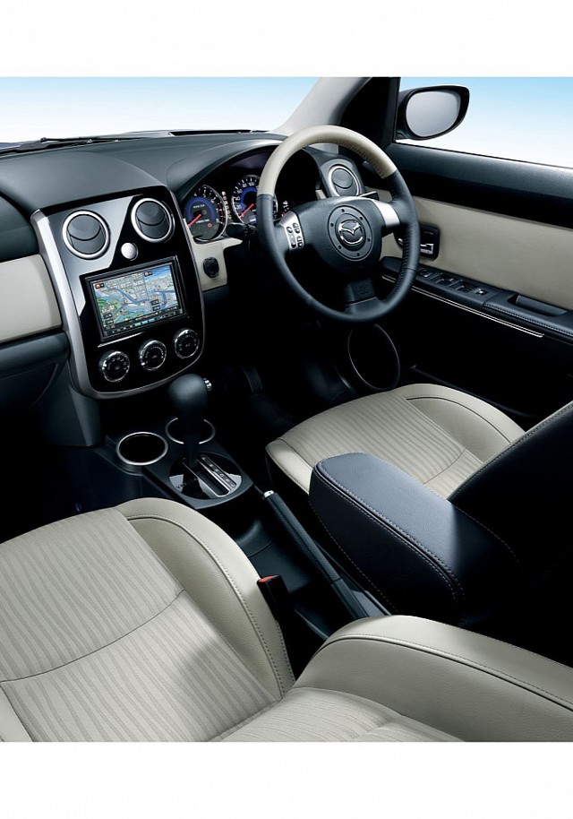 Mazda Verisa photo 9