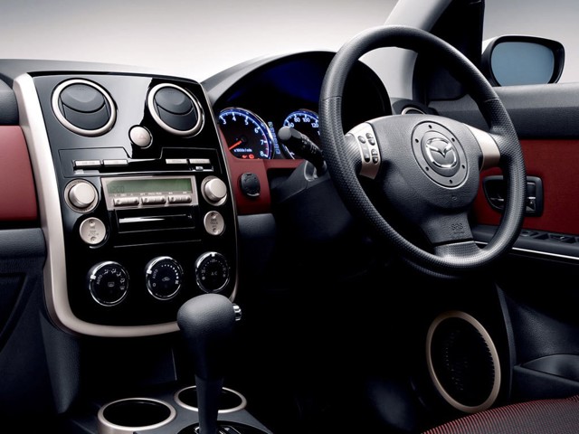 Mazda Verisa photo 11