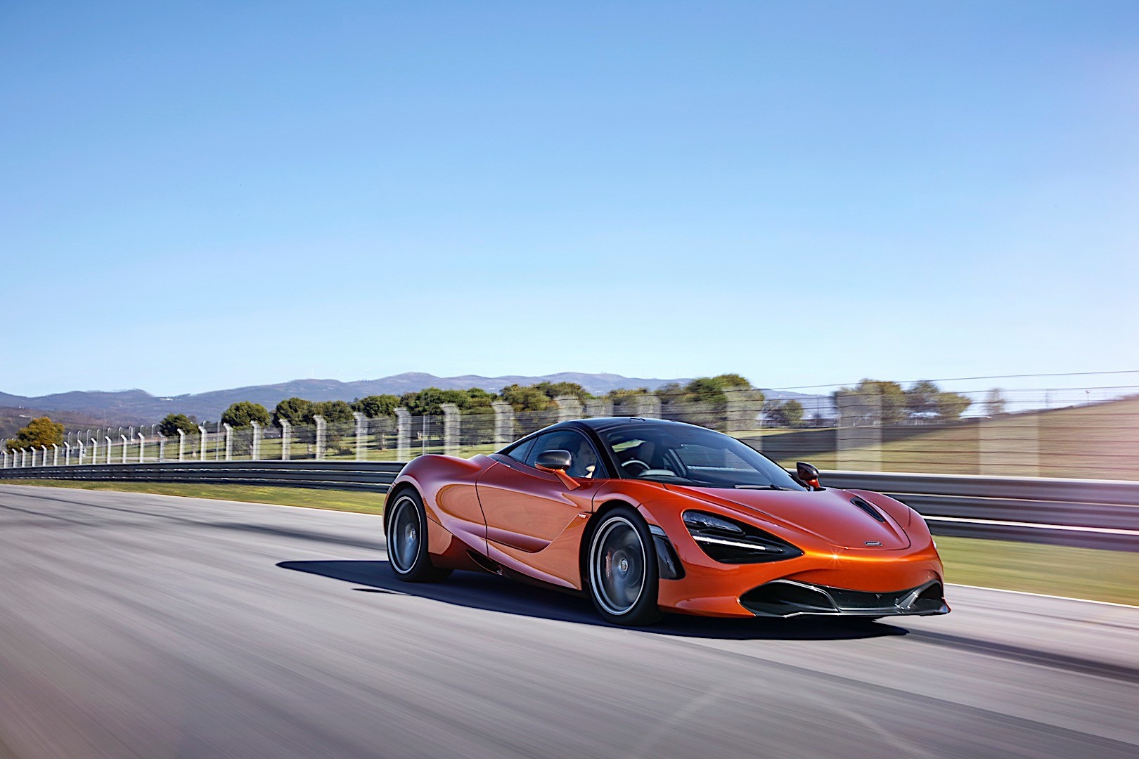 Mclaren 720S photo 6