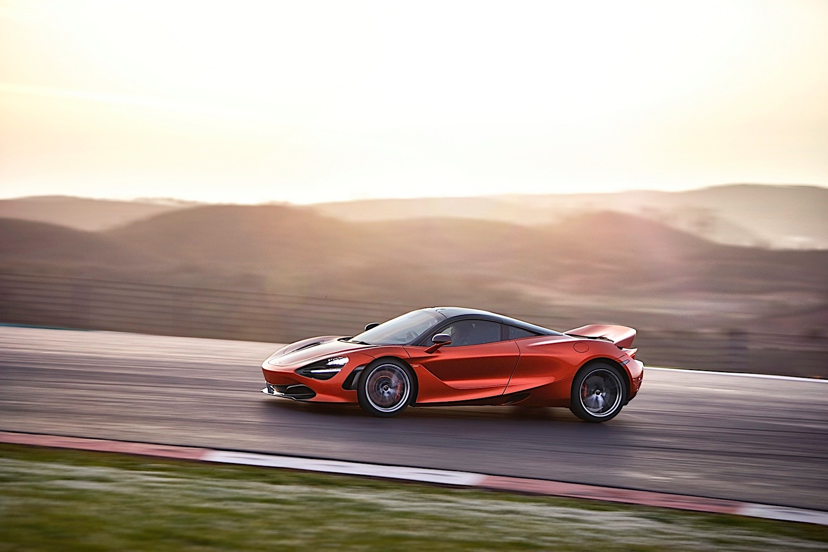 Mclaren 720S photo 7