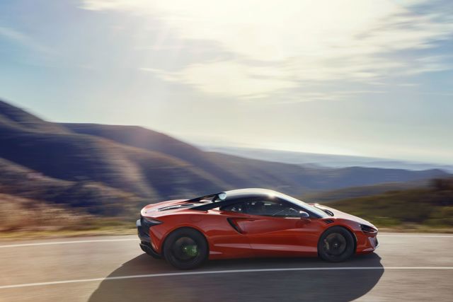 Mclaren Artura photo 10