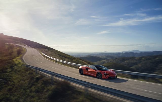Mclaren Artura photo 5