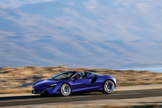 Mclaren Artura photo 9