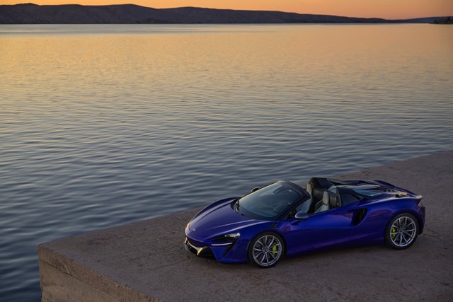 Mclaren Artura photo 10