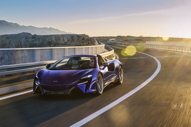 Mclaren Artura photo 12