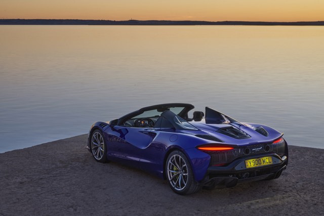 Mclaren Artura photo 13