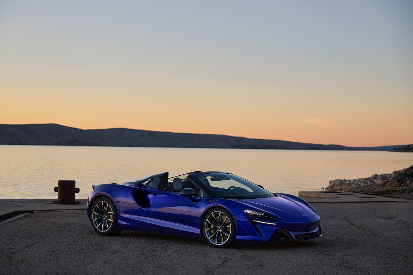 Mclaren Artura photo 16