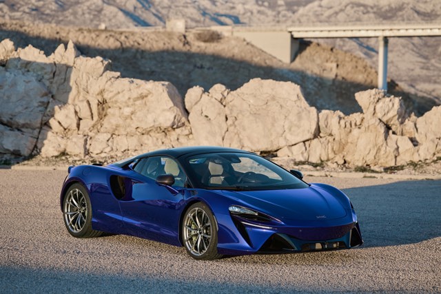 Mclaren Artura photo 2