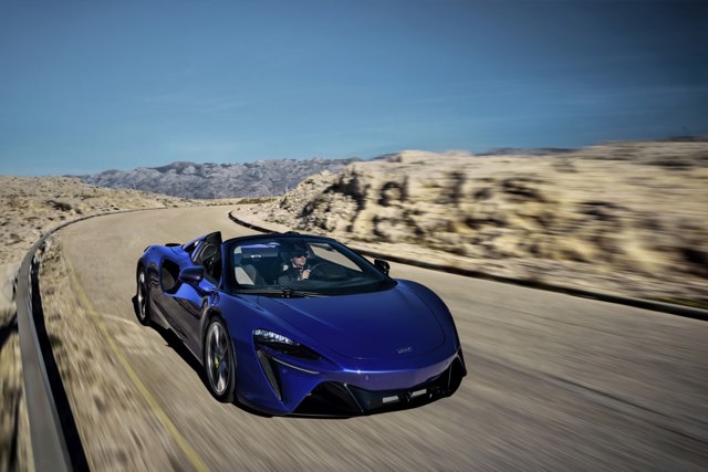 Mclaren Artura photo 3
