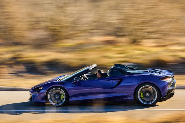 Mclaren Artura photo 5