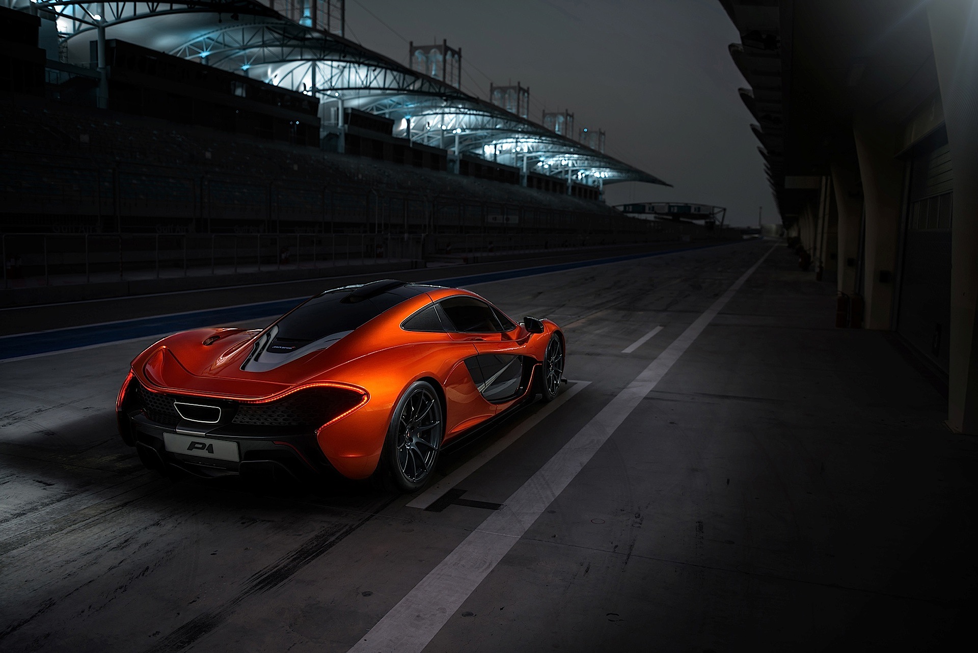 Mclaren P1 photo 11