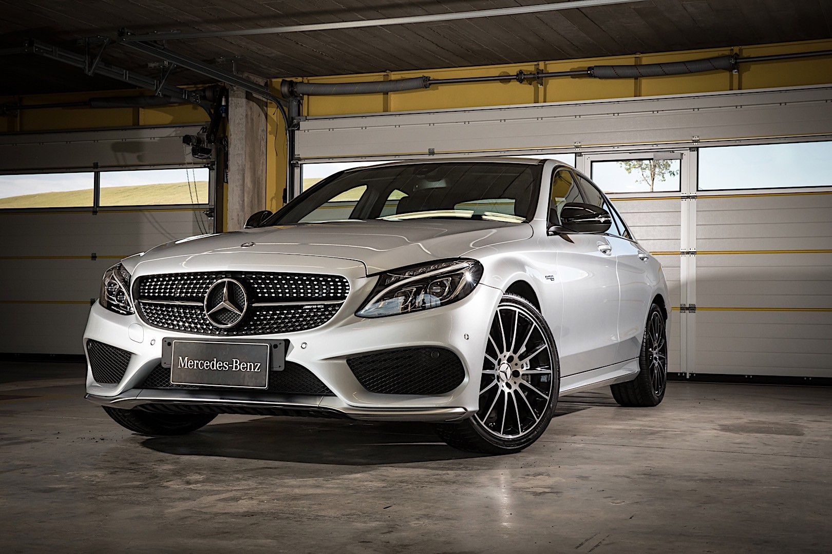 Mercedes-Amg C-Class photo 27