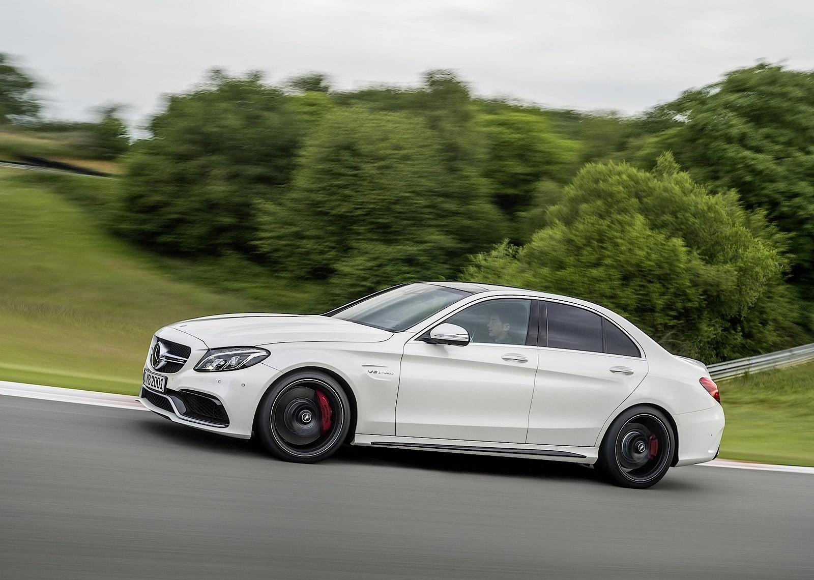 Mercedes-Amg C-Class photo 10