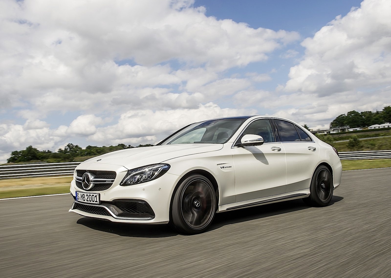 Mercedes-Amg C-Class photo 11