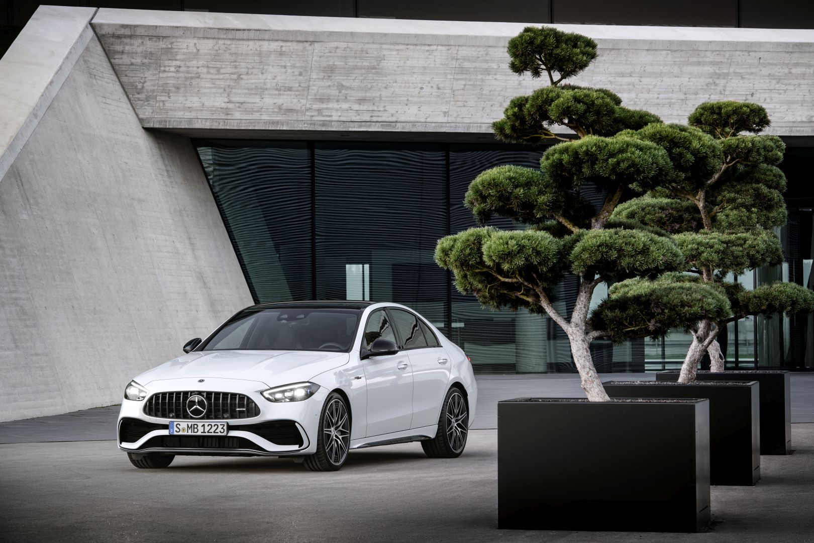 Mercedes-Amg C-Class photo 12