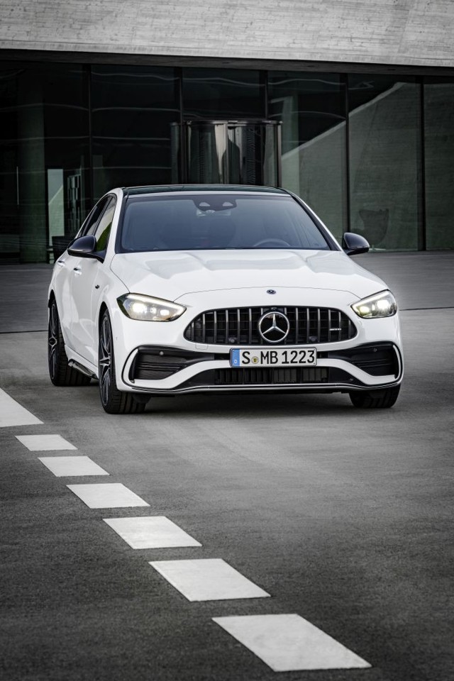 Mercedes-Amg C-Class photo 16