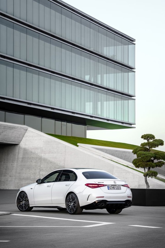 Mercedes-Amg C-Class photo 18