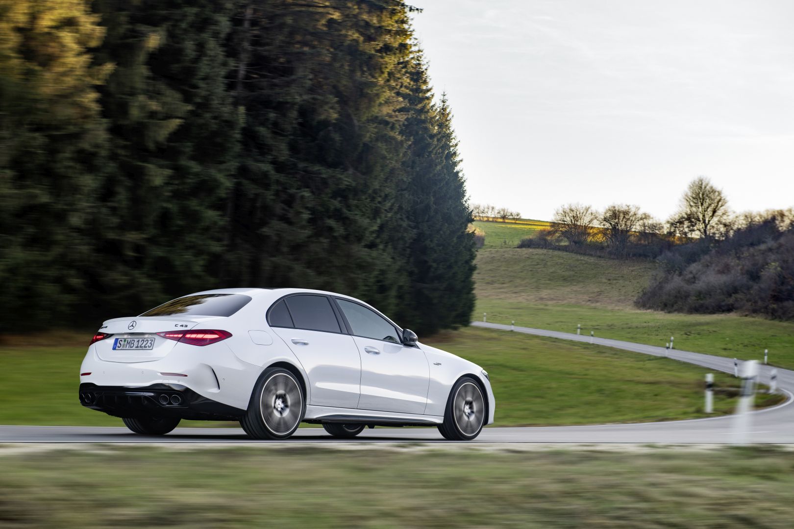 Mercedes-Amg C-Class photo 4