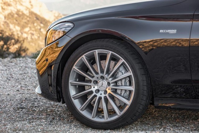 Mercedes-Amg C-Class photo 9
