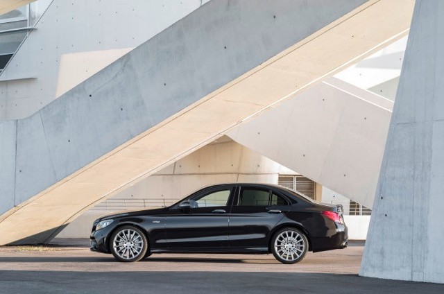 Mercedes-Amg C-Class photo 18
