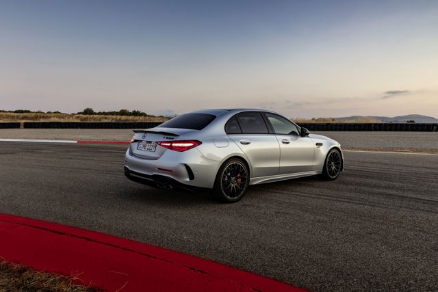 Mercedes-Amg C-Class photo 12