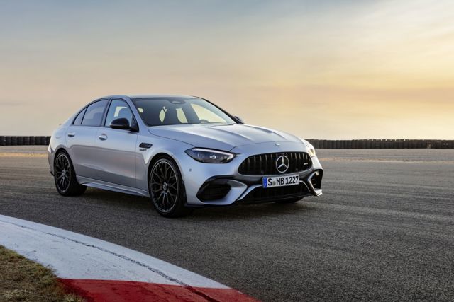Mercedes-Amg C-Class photo 16