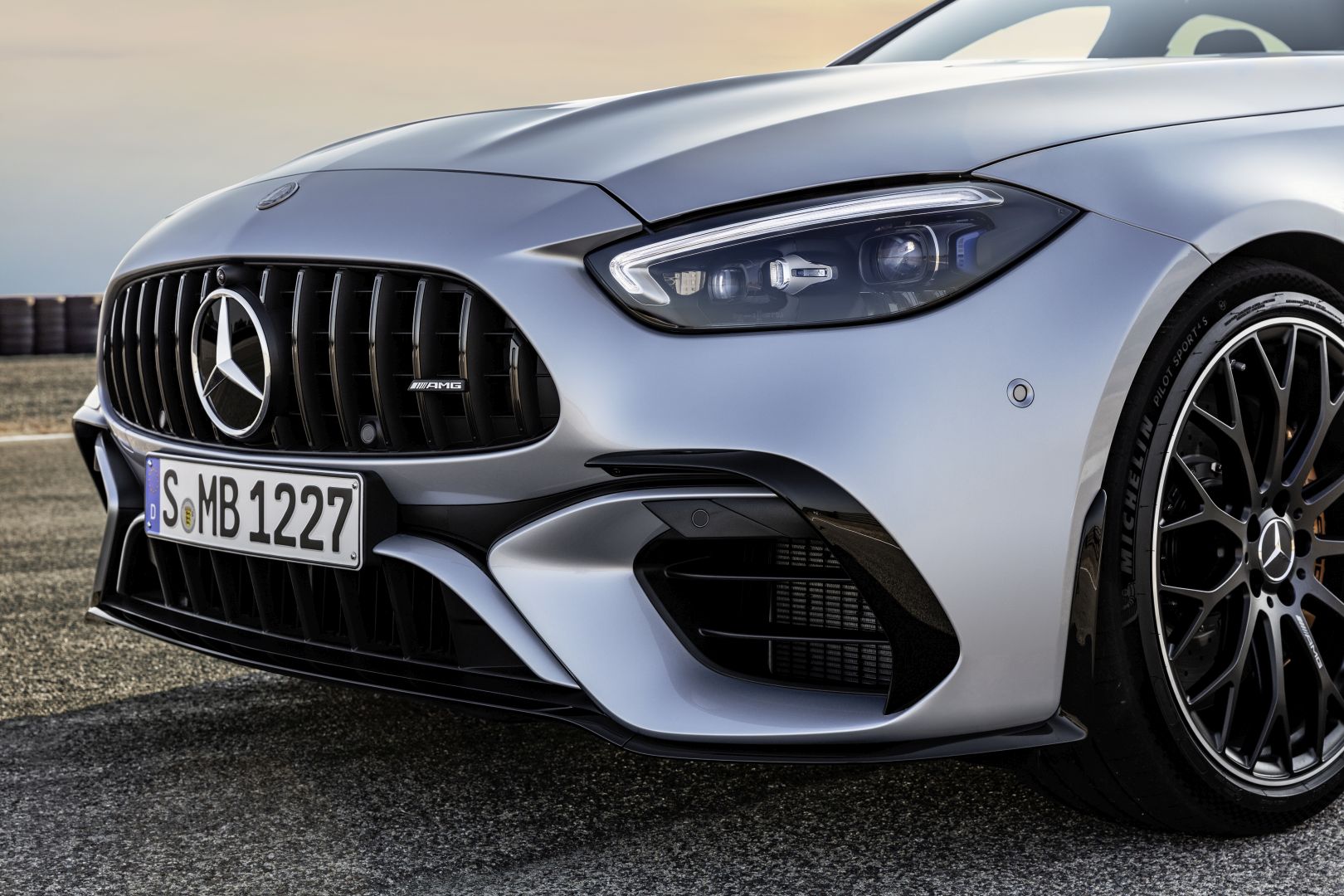 Mercedes-Amg C-Class photo 18