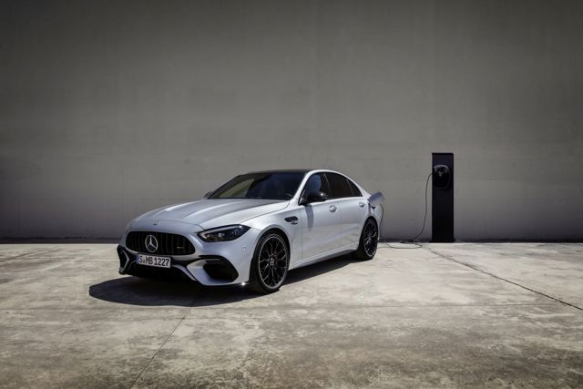 Mercedes-Amg C-Class photo 23