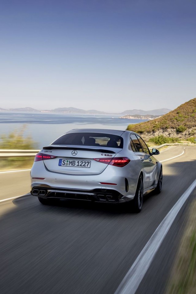 Mercedes-Amg C-Class photo 26